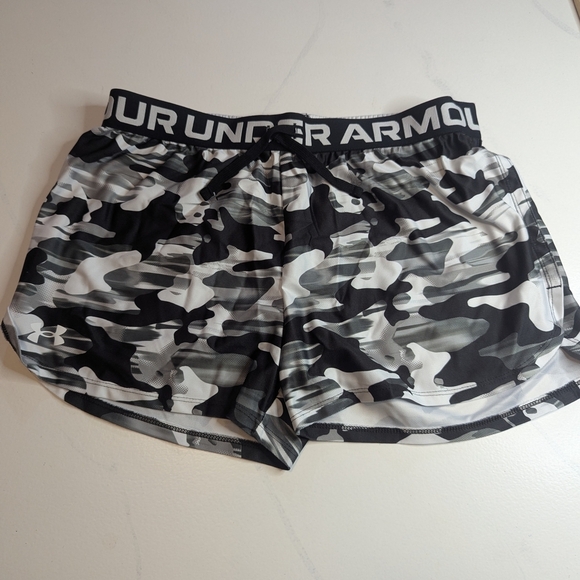 Under Armour Other - Under Armour Girls' Printed Play Up Loose Shorts Camo, Youth XL